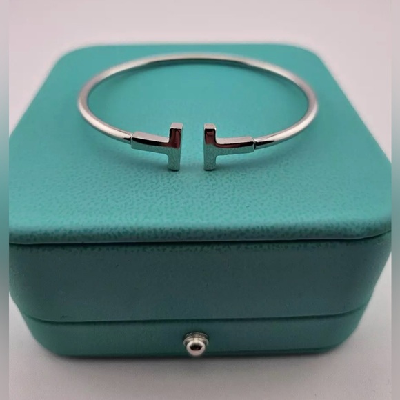 Tiffany T narrow wire bangle in 18k white gold - Picture 2 of 5